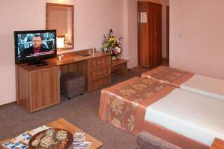 Отель Hotel Real Пловдив Двухместный номер с 2 отдельными кроватями-8